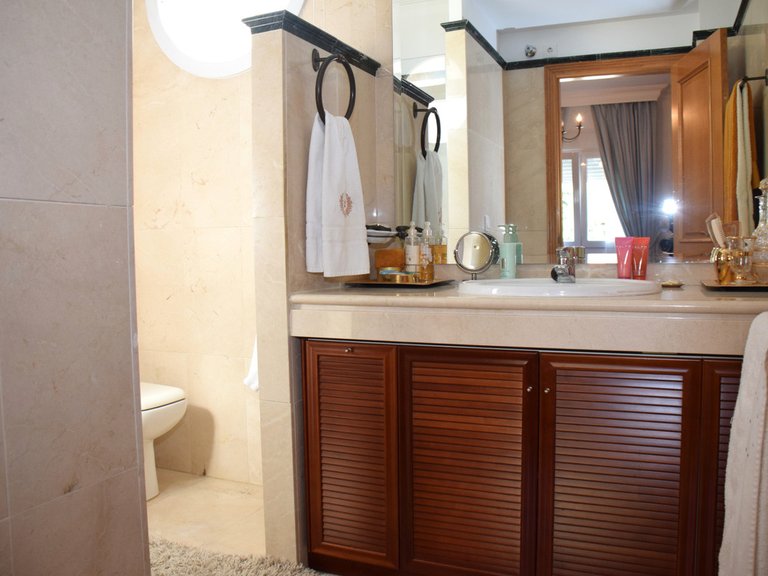 Villa for Sale in Santa Clara, Malaga 16
