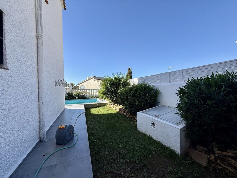 Villa for Sale in Calypso, Malaga 8