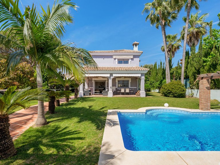 Villa for Sale in Estepona, Malaga 1