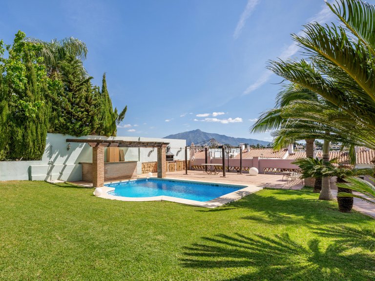 Villa for Sale in Estepona, Malaga 14