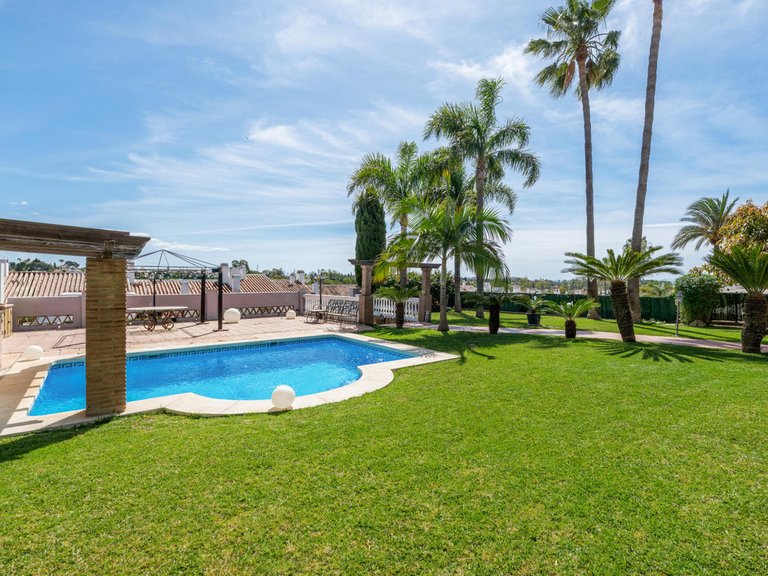 Villa for Sale in Estepona, Malaga 16