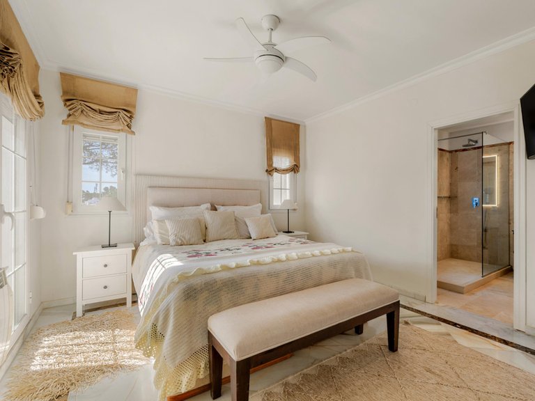 Villa for Sale in Estepona, Malaga 22
