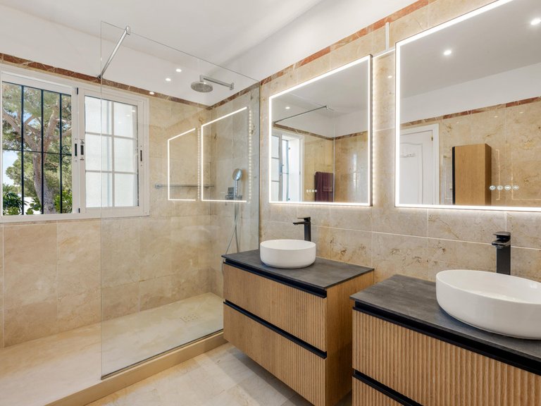 Villa for Sale in Estepona, Malaga 23