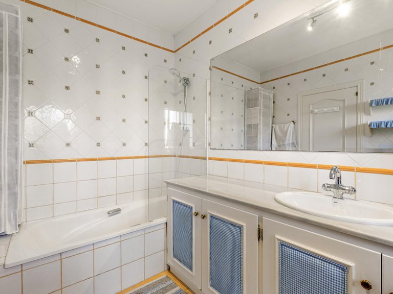 Villa for Sale in Estepona, Malaga 31