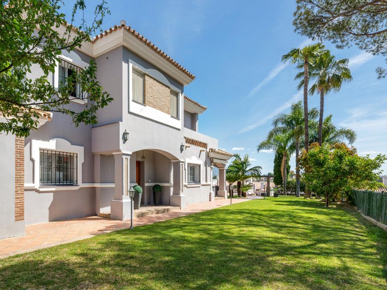 Villa for Sale in Estepona, Malaga 35