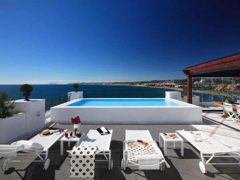 Apartment for Sale in New Golden Mile, Malaga 1