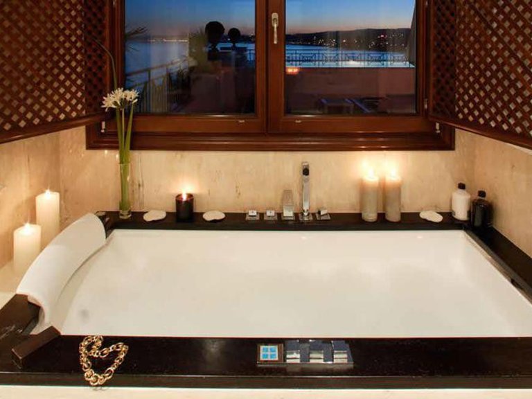Apartment for Sale in New Golden Mile, Malaga 16