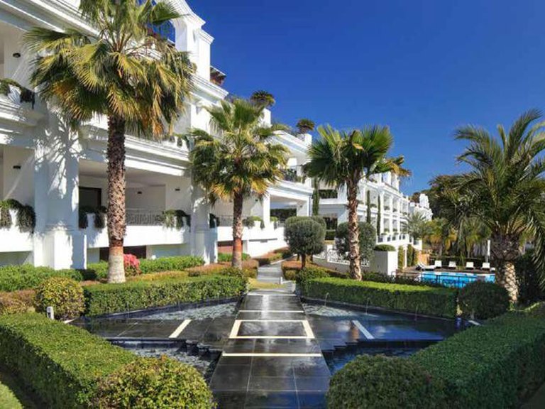 Apartment for Sale in New Golden Mile, Malaga 8