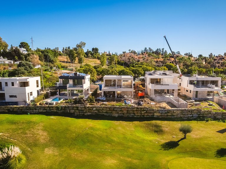 Villa for Sale in New Golden Mile, Malaga 1