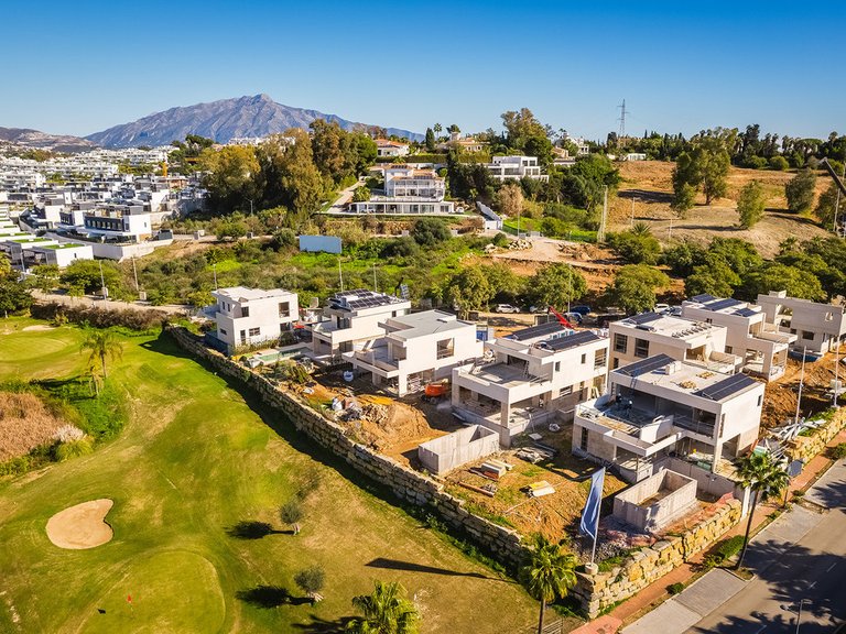 Villa for Sale in New Golden Mile, Malaga 10