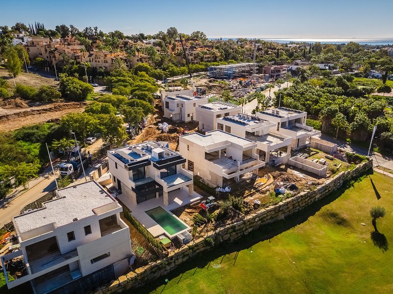 Villa for Sale in New Golden Mile, Malaga 11