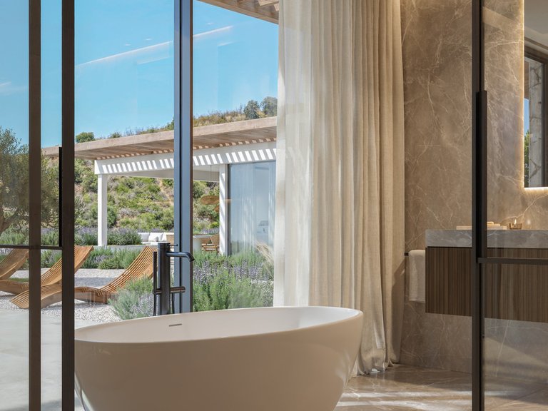 Villa for Sale in Los Monteros, Malaga 20