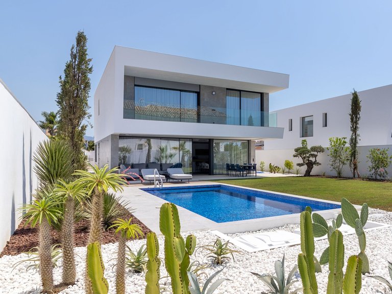 Villa for Sale in San Pedro De Alcántara, Malaga 1