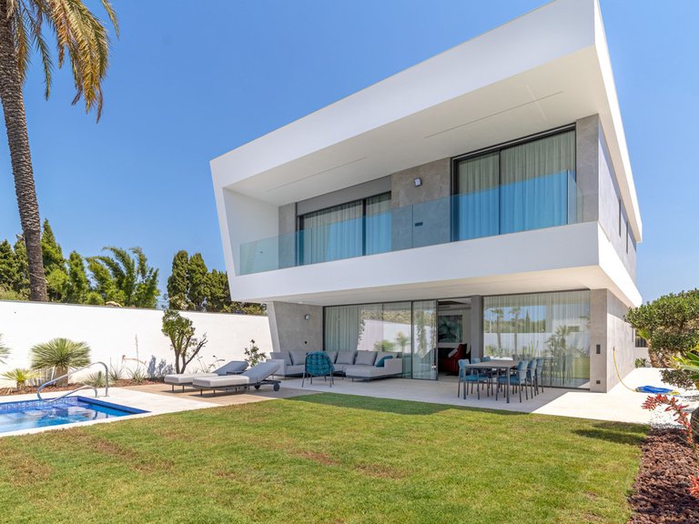 Villa for Sale in San Pedro De Alcántara, Malaga 2