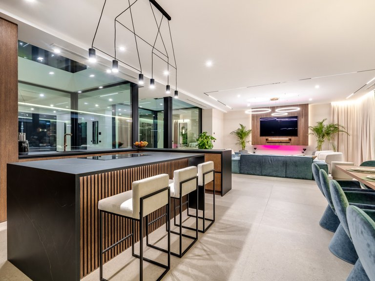 Villa for Sale in El Madroñal, Malaga 5