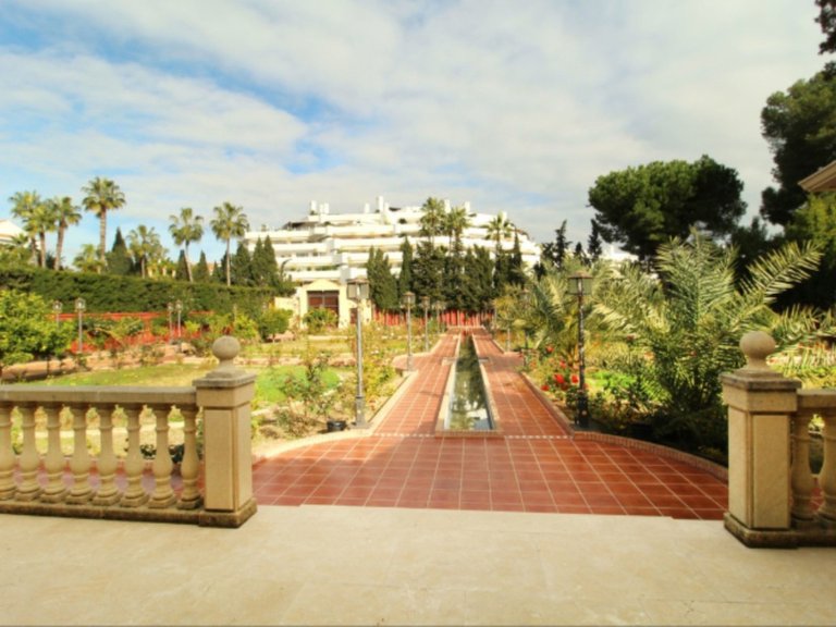 Villa for Sale in Guadalmina Baja, Malaga 20