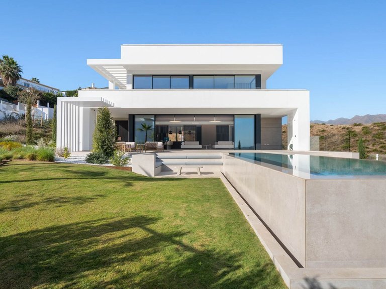 Villa for Sale in La Cala Golf, Malaga 1