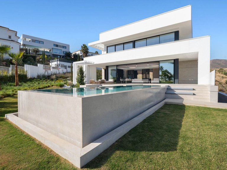 Villa for Sale in La Cala Golf, Malaga 11