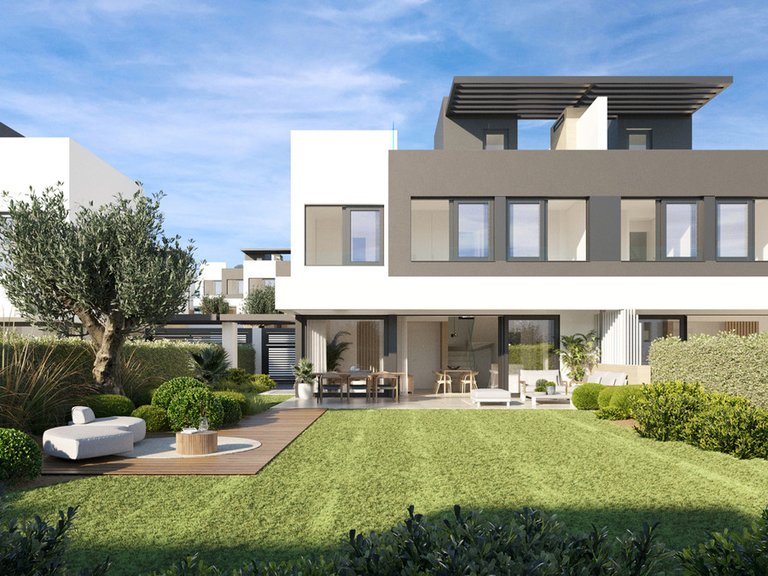 Town House for Sale in Atalaya, Malaga 11