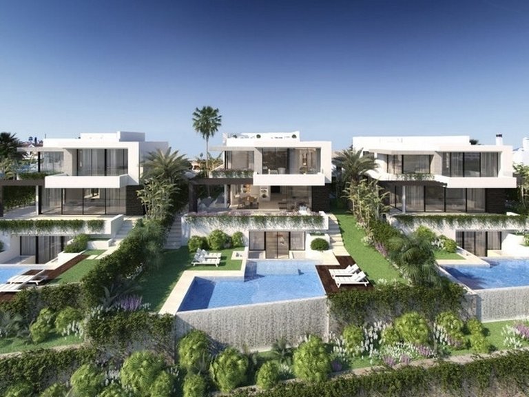 Villa for Sale in New Golden Mile, Malaga 1
