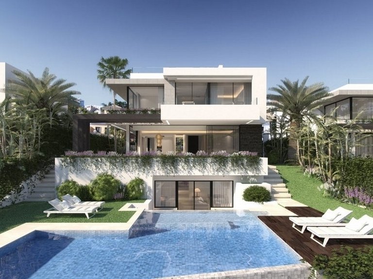 Villa for Sale in New Golden Mile, Malaga 2