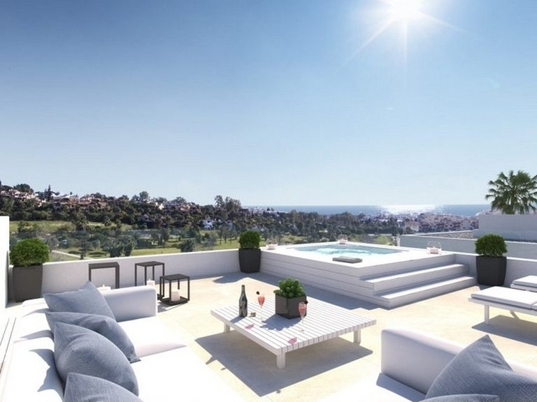 Villa for Sale in New Golden Mile, Malaga 3