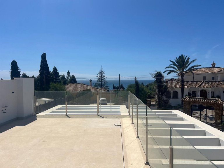 Villa for Sale in El Chaparral, Malaga 11