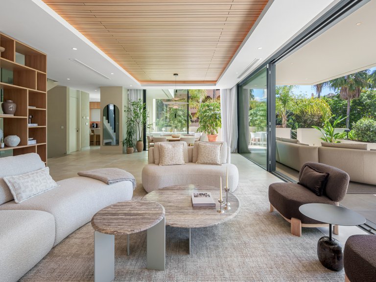 Villa for Sale in Estepona, Malaga 10