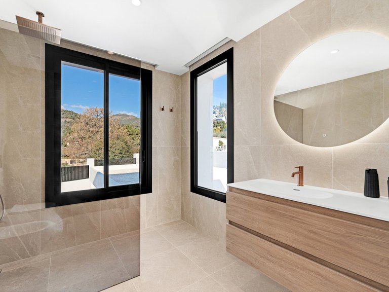 Villa for Sale in El Madroñal, Malaga 13