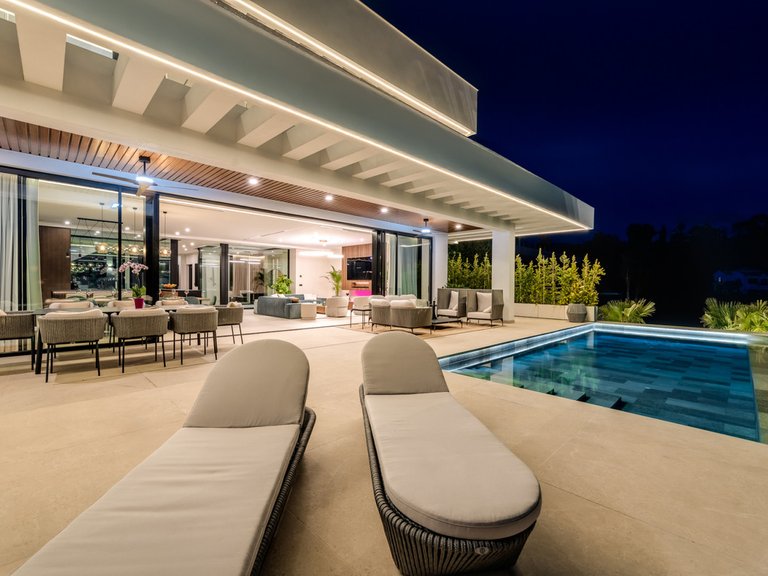 Villa for Sale in El Madroñal, Malaga 4
