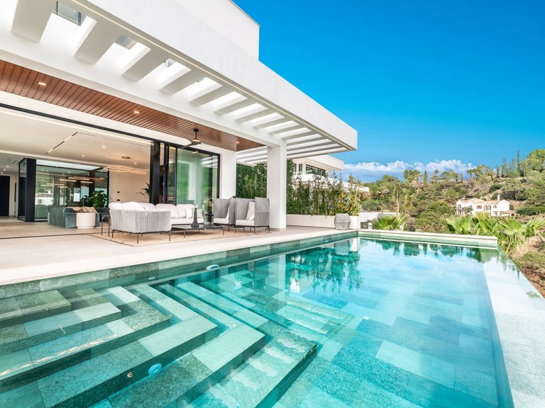 Villa for Sale in El Madroñal, Malaga 8