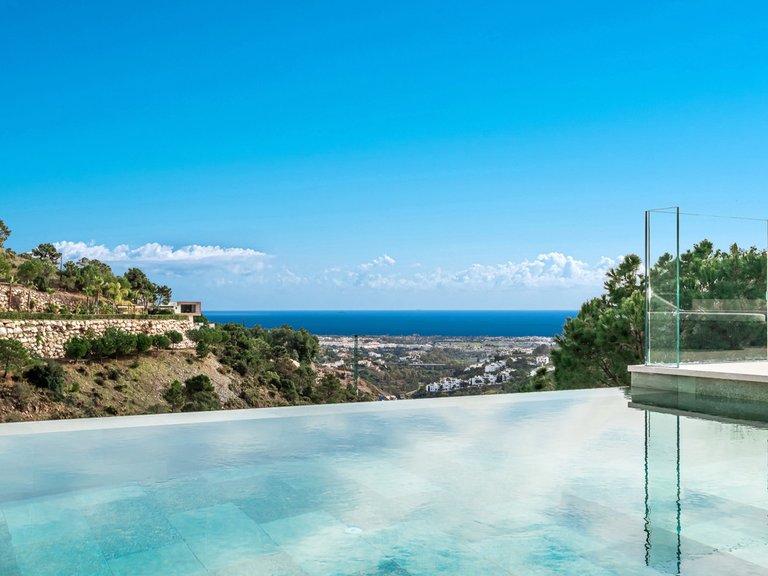 Villa for Sale in El Madroñal, Malaga 9