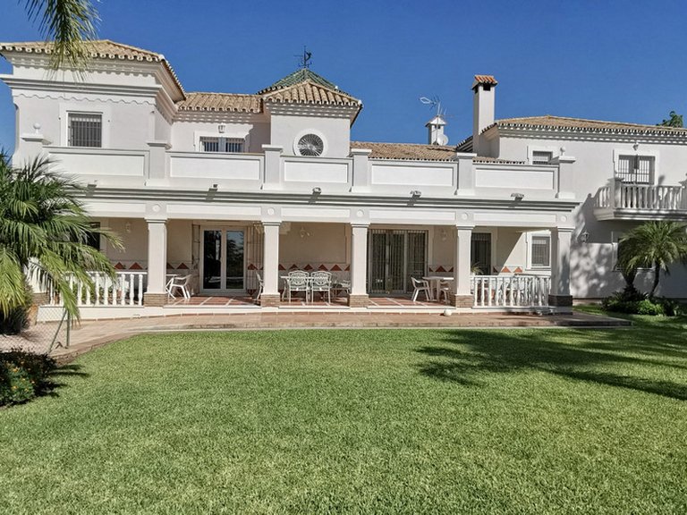 Villa for Sale in Estepona, Malaga 1