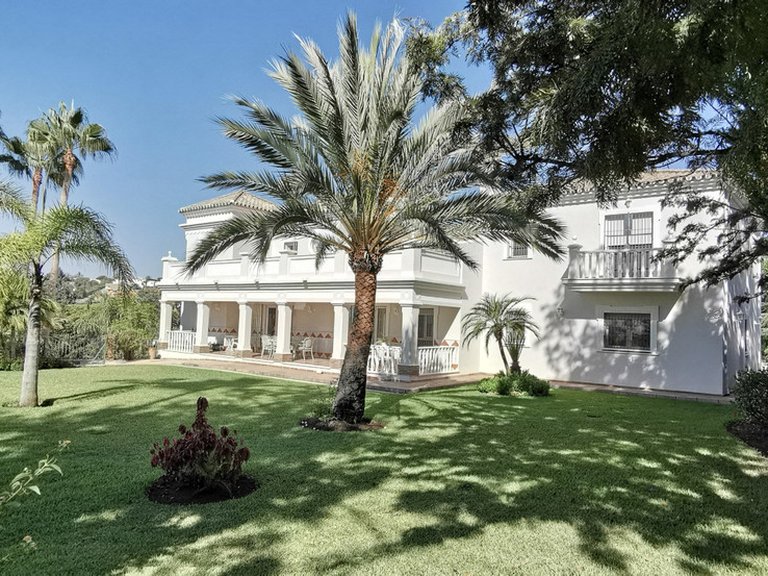 Villa for Sale in Estepona, Malaga 2