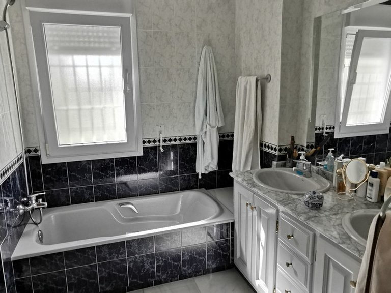 Villa for Sale in Estepona, Malaga 26