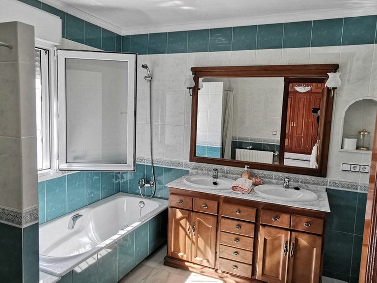 Villa for Sale in Estepona, Malaga 30