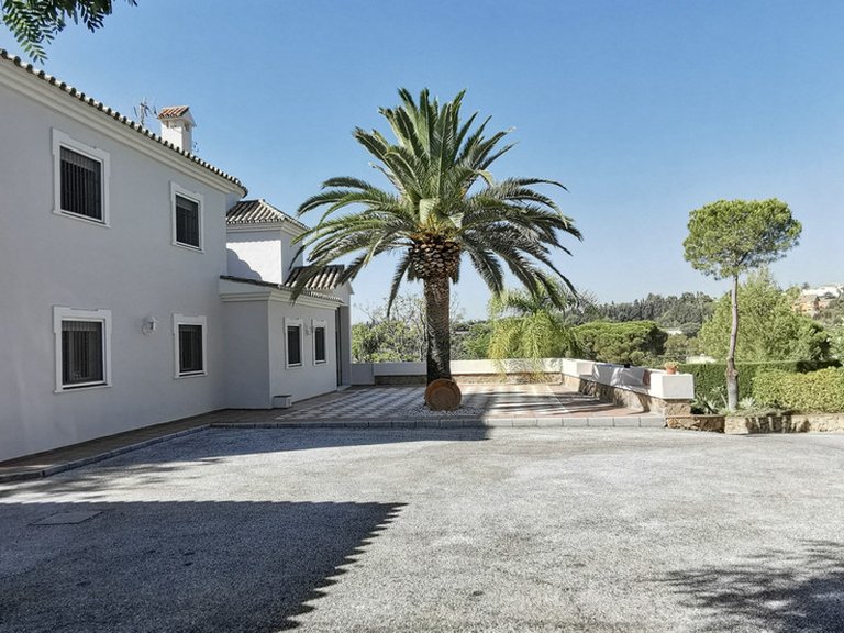 Villa for Sale in Estepona, Malaga 7