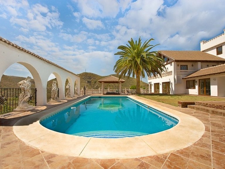 Villa for Sale in Inland Alhaurin El Grande, Malaga 2