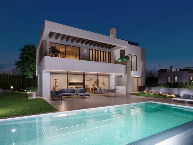 Villa for Sale in New Golden Mile, Malaga 1