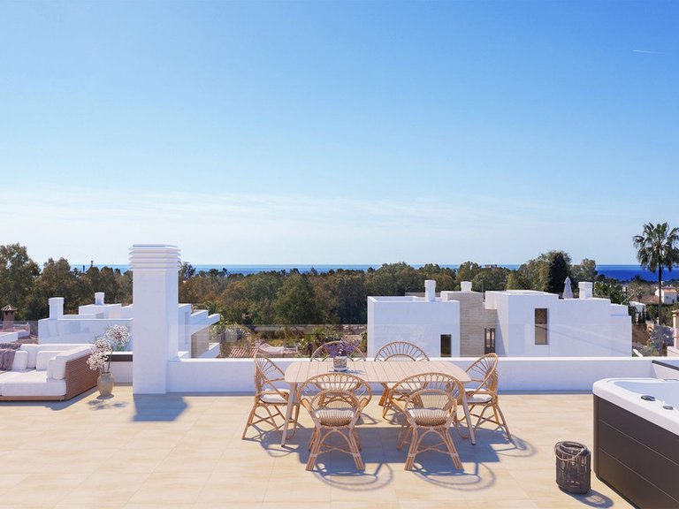 Villa for Sale in New Golden Mile, Malaga 2