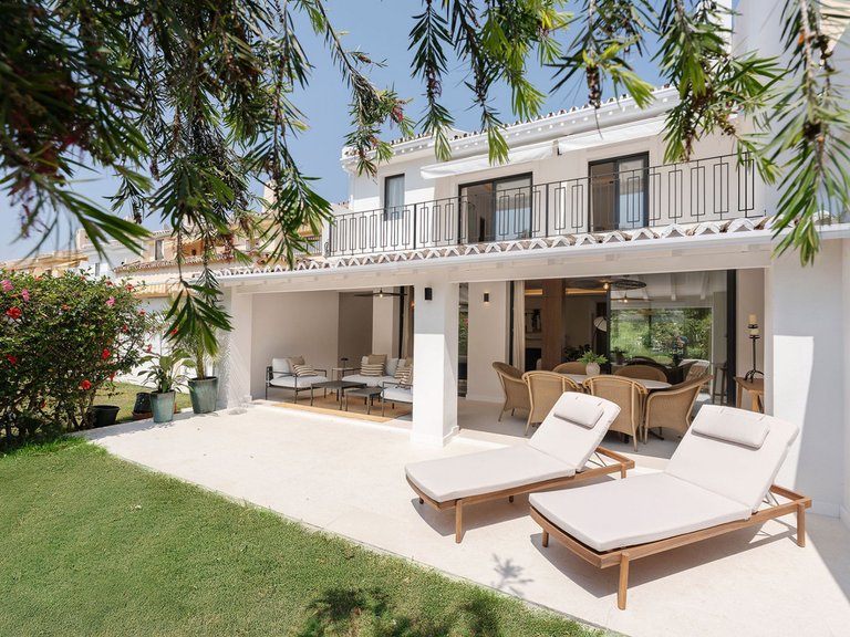 Town House for Sale in Nueva Andalucía, Malaga 1