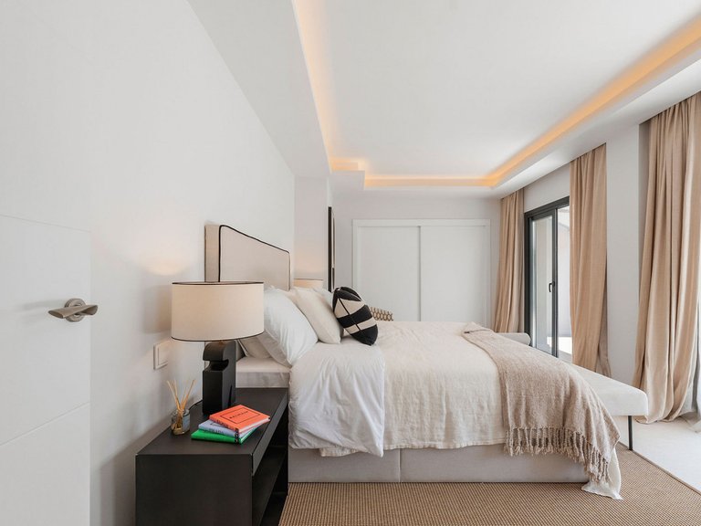 Town House for Sale in Nueva Andalucía, Malaga 23