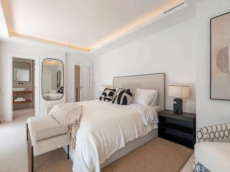 Town House for Sale in Nueva Andalucía, Malaga 24