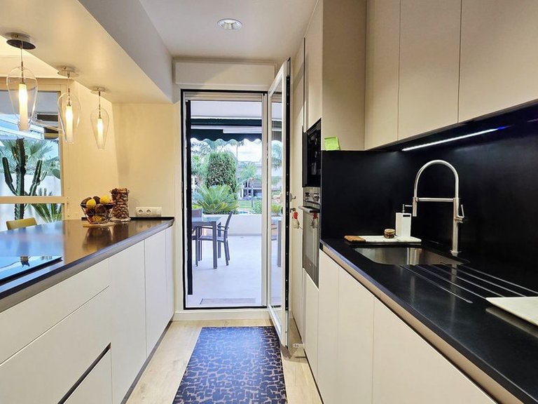 Apartment for Sale in Nueva Andalucía, Malaga 15