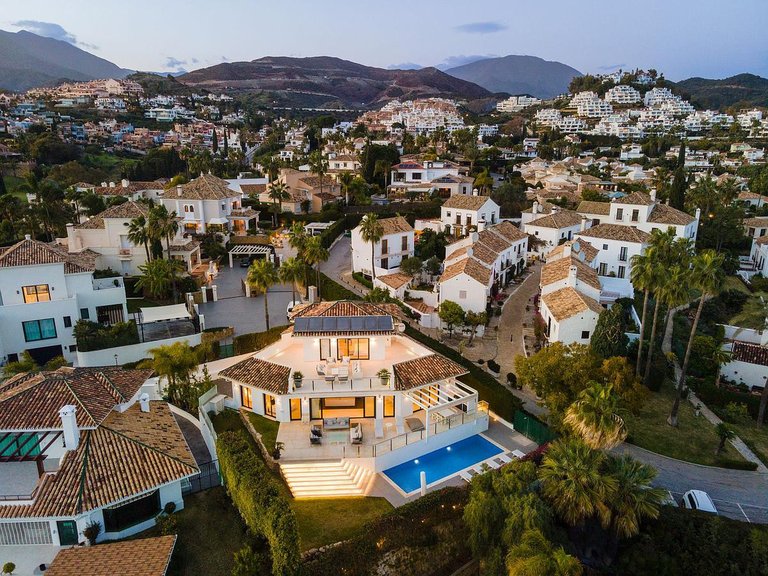 Villa for Sale in Marbella, Malaga 3