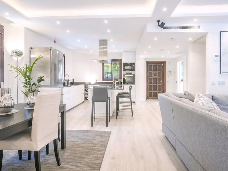 Town House for Sale in The Golden Mile, Malaga 5