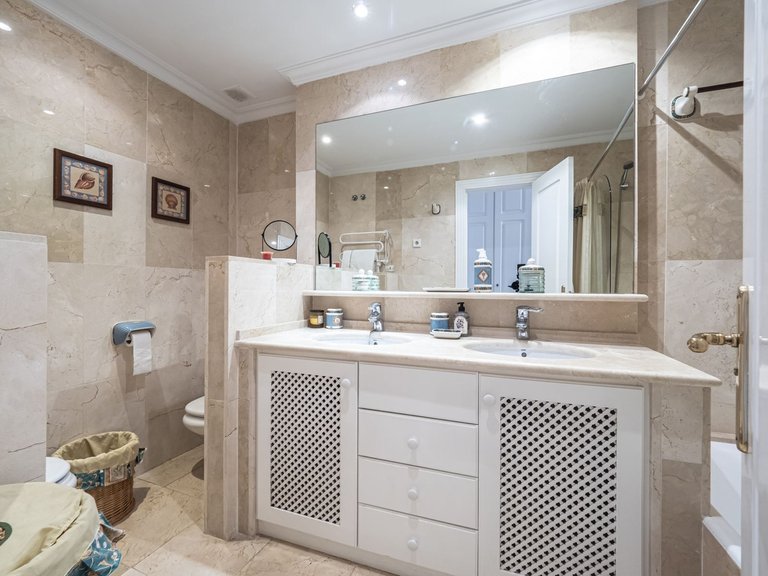 Apartment for Sale in Puerto Banús, Malaga 15