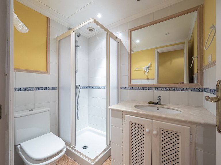 Apartment for Sale in Puerto Banús, Malaga 32