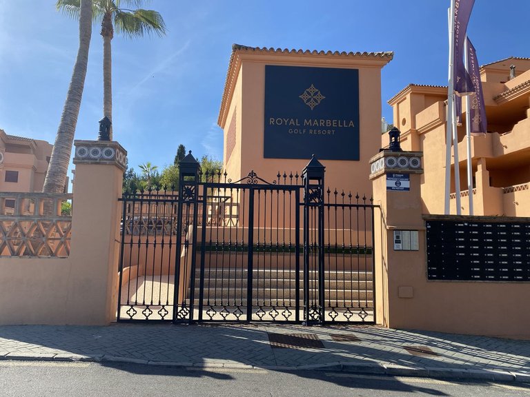Apartment for Sale in Costa del Sol, El Paraiso, Malaga 1