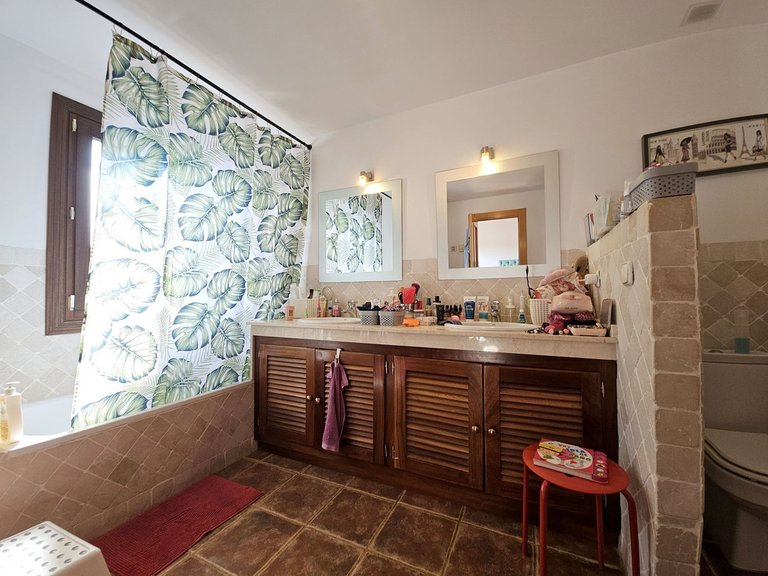 Town House for Sale in El Paraiso, Malaga 10